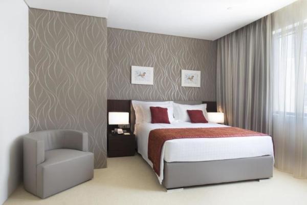 Takeo furniture factory do hotel bedroom furniture fabric bed with wood headboard and Lounge chairs