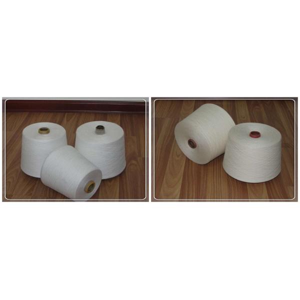 Le fil à tricoter acrylique cru du blanc 100% a tourné le fil pour tricoter/tissant