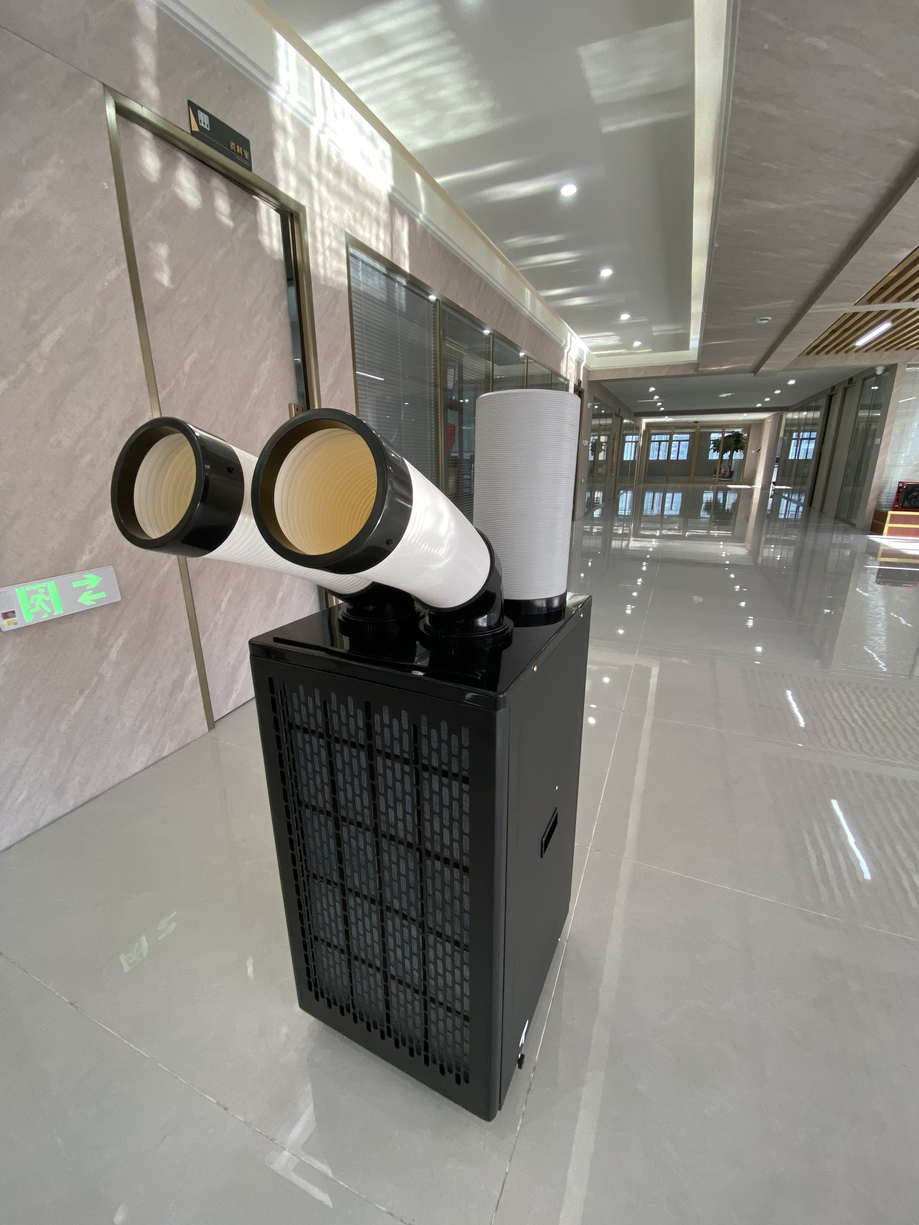 Metal Cover Portable Outdoor Ac Unit Low Noise 48 DB Corrosion Resistance