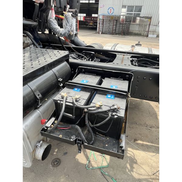 Used HOWO dump truck, front four and rear eight wheels