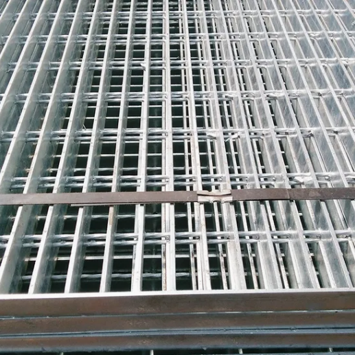 Hot-Dip Galvanized Steel Grating with Square Grid and Q235 Material for Stair Treads