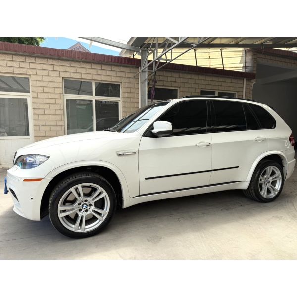 BMW X5 M Luxury SUV with 4.4T Automatic Transmission in Excellent Condition and 140,000 km Mileage