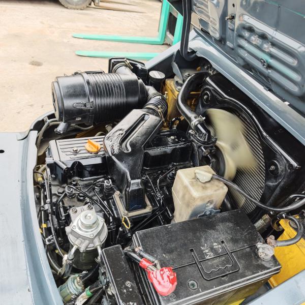 2.5T Used Forklift 3T Diesel Forklift For Retail Industries Diesel Engine Source