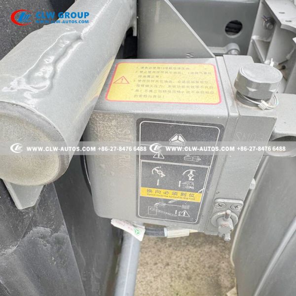 SINOTRUK HOWO 300HP High Pressure Cleaning Truck with DENAIR Air Compressor and Carbon Steel Construction