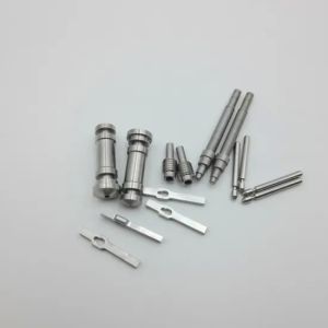 Petites pièces d'accessoires d'arbre médical fraisées CNC, polies, étirées à froid, 8G