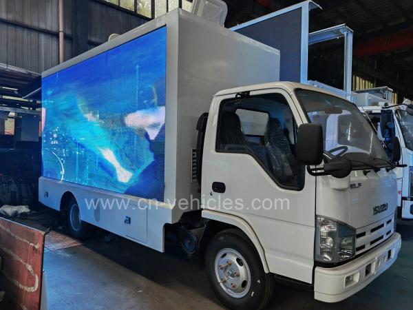 Isuzu LED Advertising Vehicle And Display Truck , Mobile LED Billboard Advertising Truck