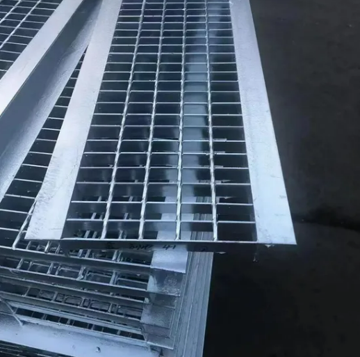 Hot-Dip Galvanized Steel Grating with Serrated Surface and Customizable Sizes for Drain Cover and Walkway Platforms