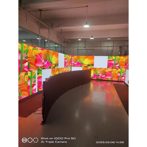 Тип шкаф кривой панели 500x1000mm СИД f P3.91 4K 3840Hz крытый арендный