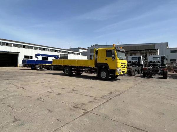 Sinotruck Howo vedação Cargo Caminhão de parede lateral Cargo Caminhão de transporte Caminhão 6X4 Pesado 380hp