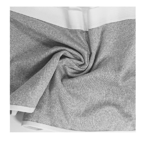 Добыча йоги женщин спортзала сексуальная замыкает накоротко сводку боксера лета коротких брюк спать танца спорта атлетическую