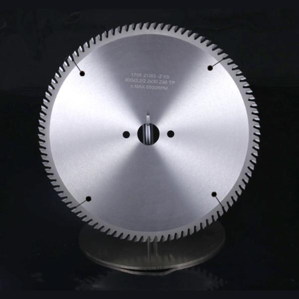 PCD Diamond Saw Blades For Aluminum coupant la coupe douce de tuile en acier de couleur et le meilleur finissage, 60/80/120 de dents 200-500mm