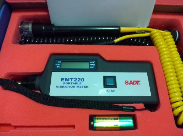 Eco-Friendly Digital Portable Vibration Meter With Digits Liquid Crystal Display