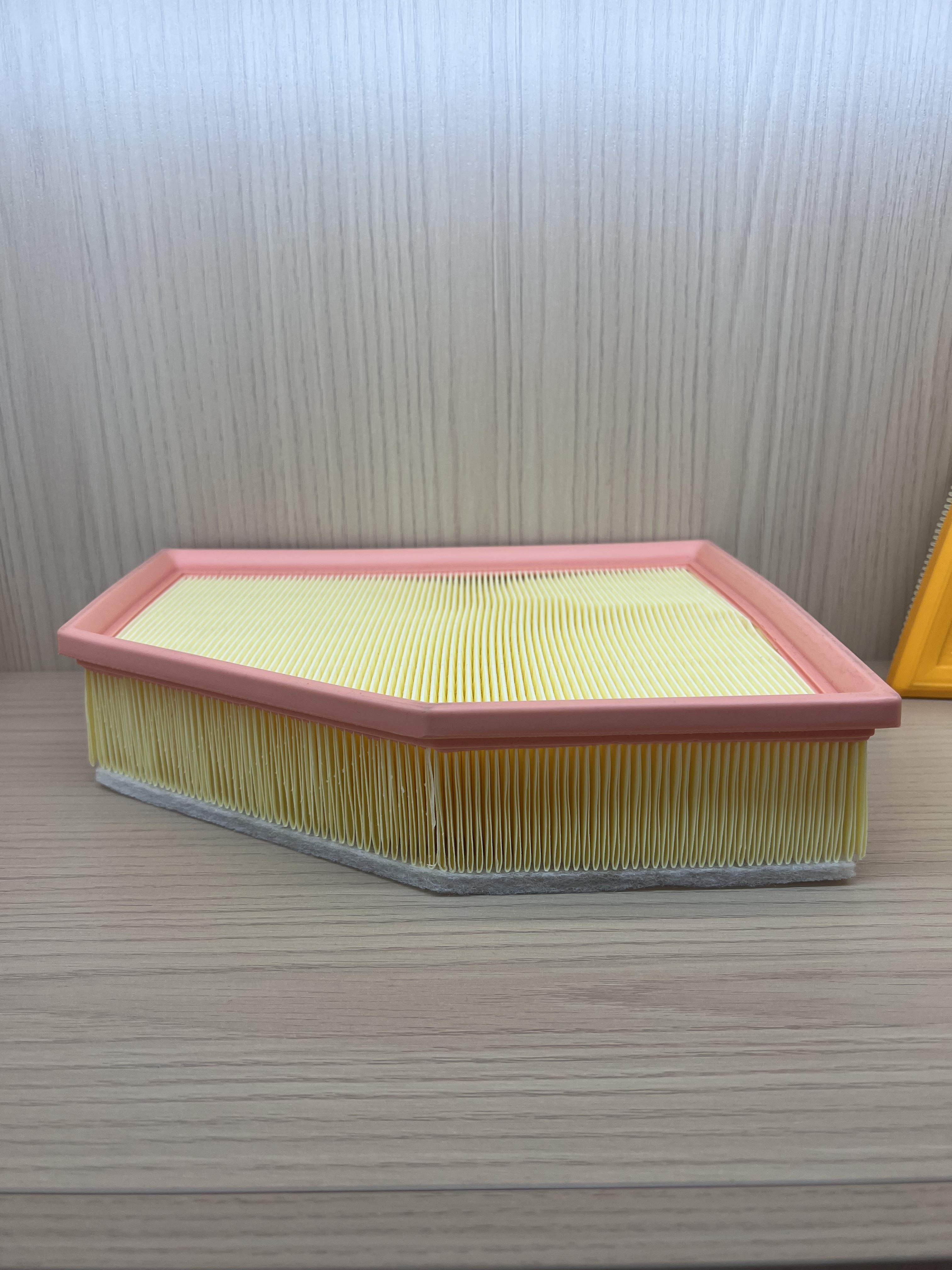 Dust Proof Auto Engine Air Filter 13718577170 Yellow Car Air Filter Replacement For BMW Models