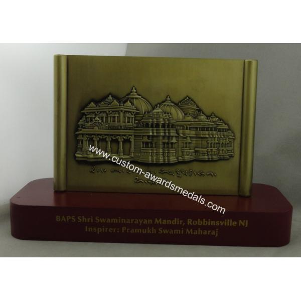 Antique Brass Desk Badges Wooden Standard With Zinc Alloy Badges 3D