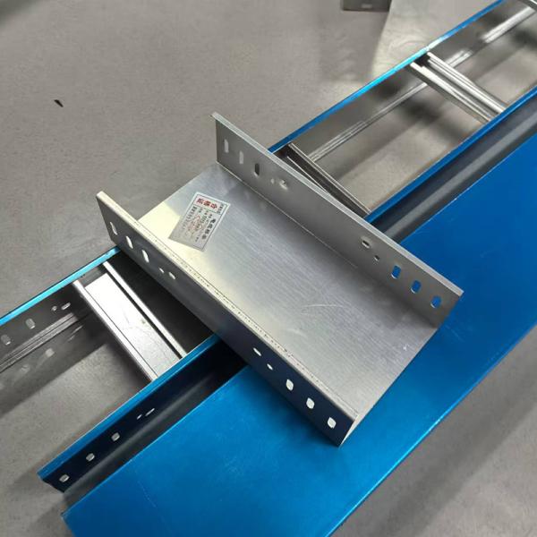 Silver Aluminum Ventilated Trough Cable Tray Indoor / Outdoor Cable Management