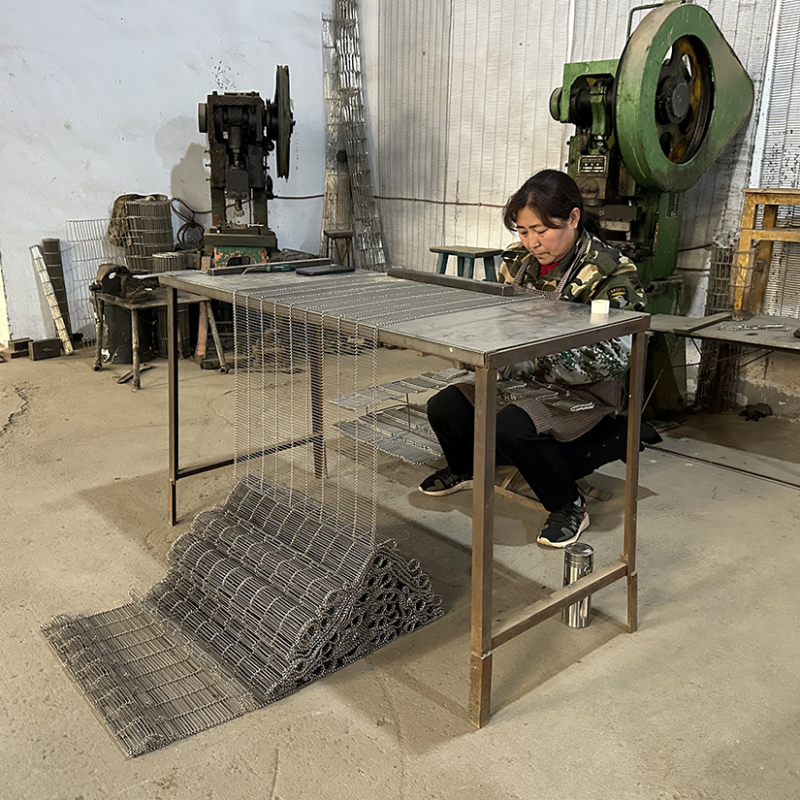 AISI 304 Chain Link Wire Mesh Conveyor Belt for Chocolate Enrober Coating Line