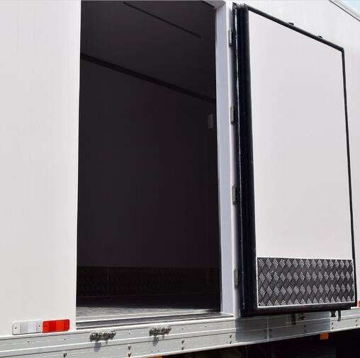 light weight HOWO t5g 8x4 man engien 340 hp 30 ton meat fish cold room van truck