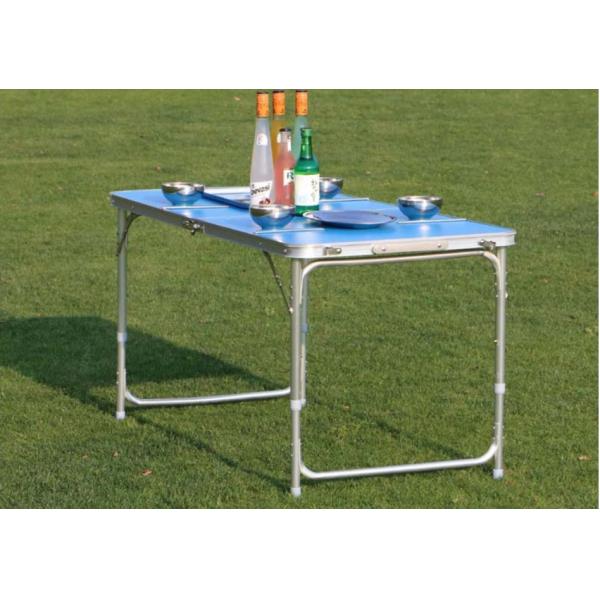 Sí, en el jardín exterior de la granja de aluminio maleta plegable escritorio portátil para fácil transporte