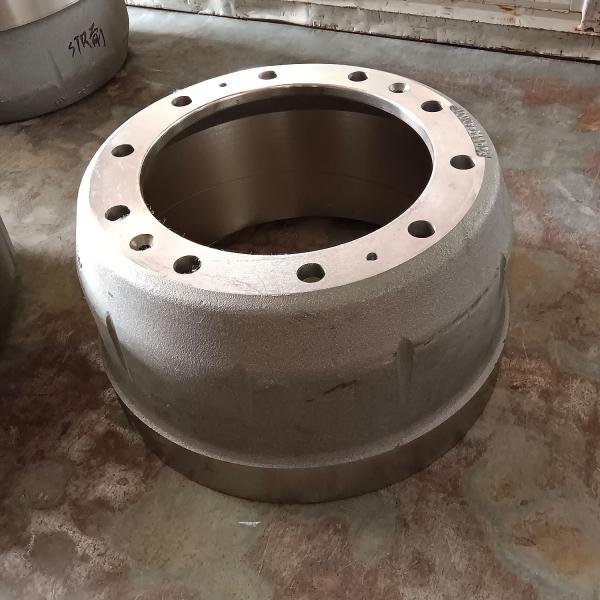Electrical System Parts Sinotruk HOWO Truck Front Brake Drum AZ9112440001 with Wheel