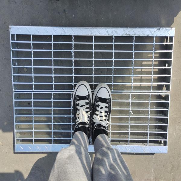 300*800mm Anti Slip Steel Grating Steel Drainage Covers Corrosion Proof
