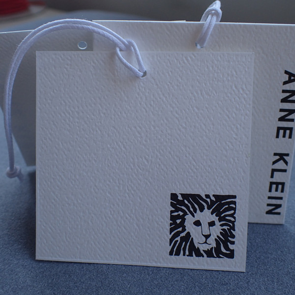 Покрытые бирки вида бумаги отрезка 0.6mm искусства бумажные ультразвуковые для одежды