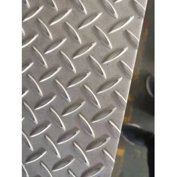 304 Stainless Steel Cold Rolled Polished Surface Embossed Checkered Plate for Press Stamping
