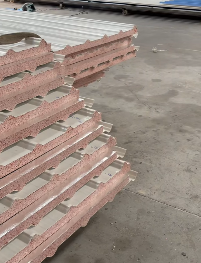 Heavy-Duty Fireproof Waterproof Roof Sandwich Panel with Customizable Insulation