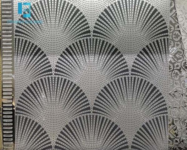 LA LIGNE D'OR EN FORME D'HÉLICE DE 600X600MM CONÇOIT LA TUILE ANTIDÉRAPAGE DÉCORATIVE DE PORCELAINE DE TUILES DE PLANCHER ET DE MUR