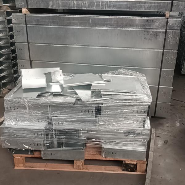 Résistance au feu non inflammable Plateau de câbles métalliques en zinc 50 mm-1000 mm Résistant à la corrosion