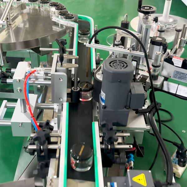 700W 220V Semi Automatic Labeling Machine Pet Bottle Applicator Servo Driven