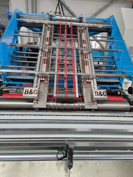 高速自動フルートラミネーター機械 精密で正確なラミネーションの波紋紙 180m/min