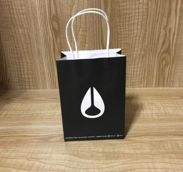 Sacos de compras luxuosos 250gsm Matt Lamination do papel de embalagem