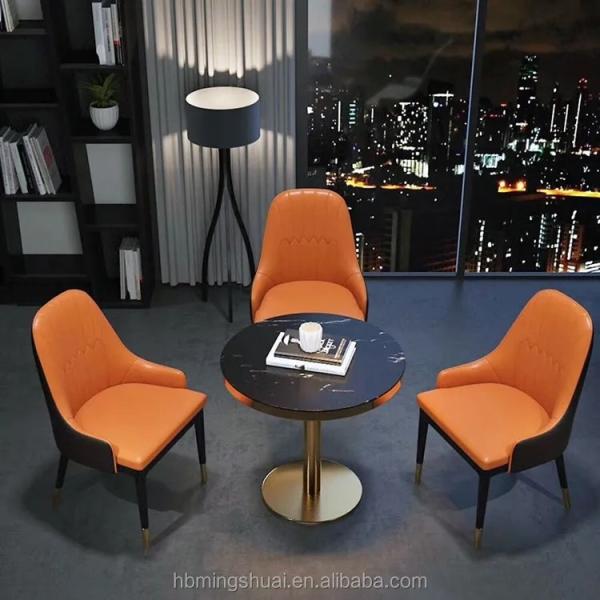 Silla de comedor de cuero de PU moderna con patas de metal - ajustable