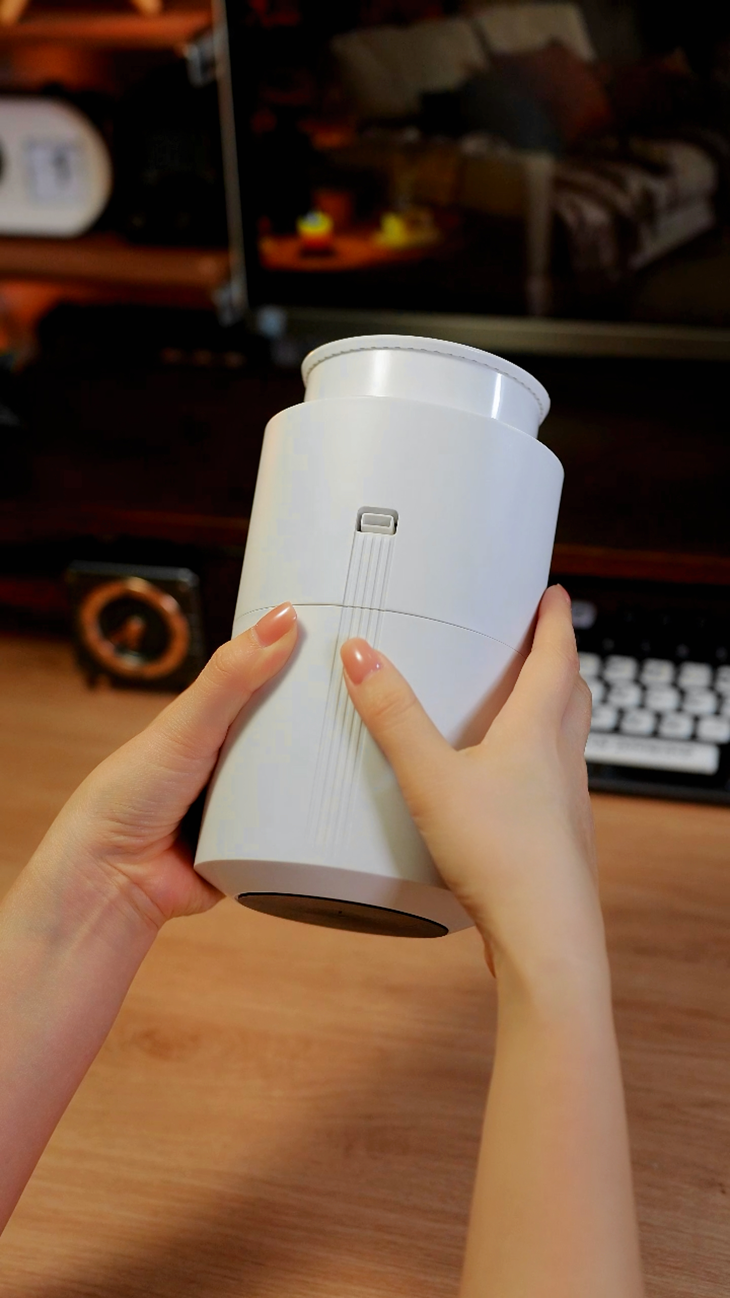 10W Commercial Aroma Diffuser with 400ml Oil Bottle 500m³ Coverage and <38dB Ultra-Quiet Operation for Hotels