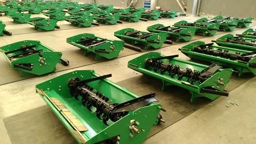 Self power engine 13hp towable grass cutter have two types blade for your choose Y blade and Hammer blade