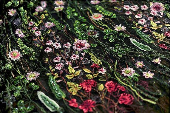 Tela frisada pesada floral colorida do laço do estiramento multi para a decoração do vestido de casamento