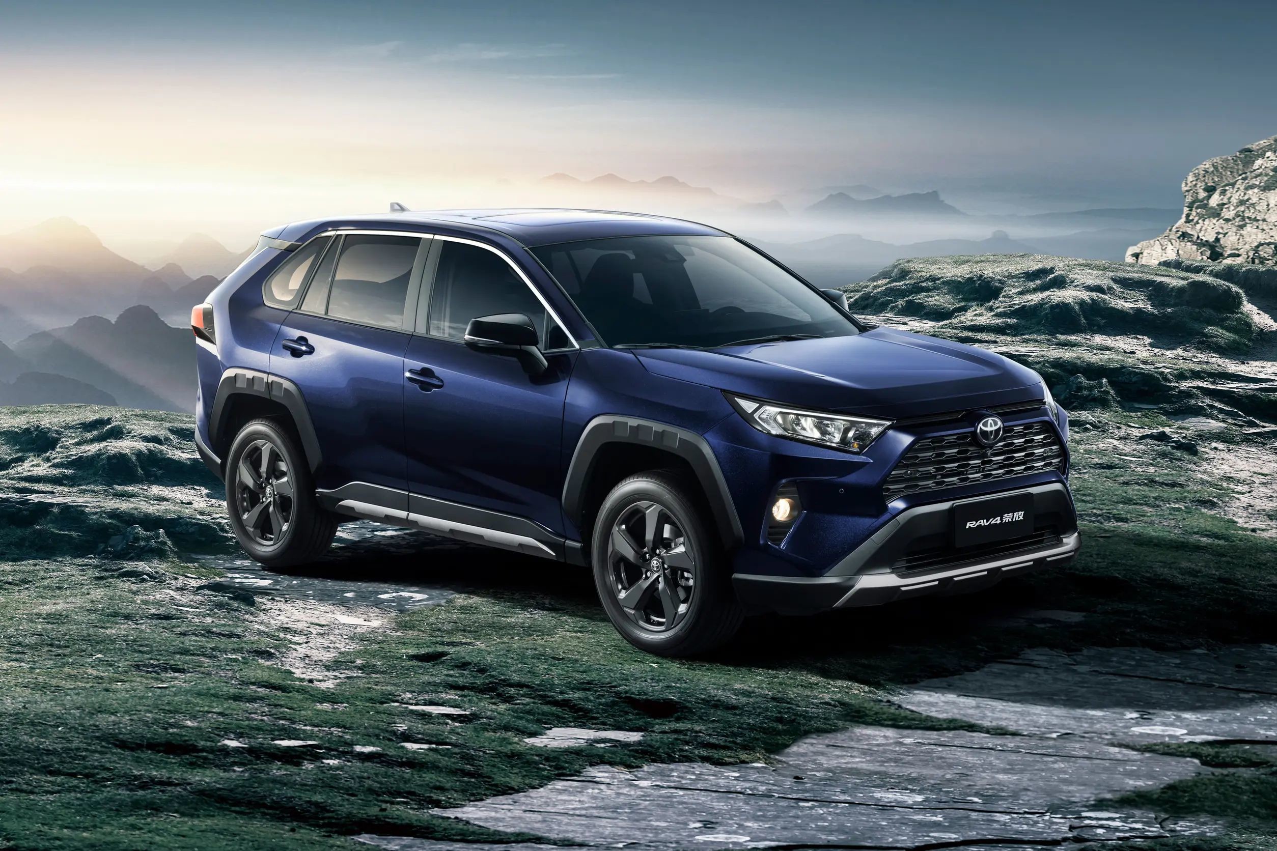 Компактный RAV4 Toyota Petrol SUV 2.0L 2.5L Двигатель FWD AWD 5 мест