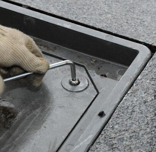 Lockable with Key SMC Manhole Covers Black Corrosion Resistance Chemical and Rust Resistant