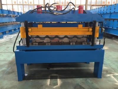 Rolo de aço da telha de telhado do corte hidráulico que forma a máquina com movimentação Chain 2-4m/Min