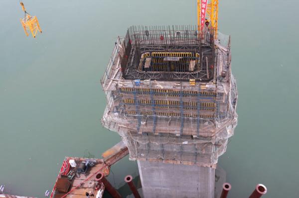 Hanjiatuo Changjiang Bridge (Chongqing, China)-Climbing Formwork QPMX-50 、GJ-190 、PJ-200