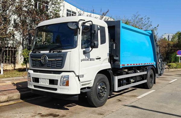 Le poids total de Dongfeng est de 18000 kg avec un camion compacteur de 18 cubes.