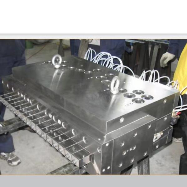 Extruding Equipment for WPC Door Panel Production Line Unapplicable Screw L/D Ratio