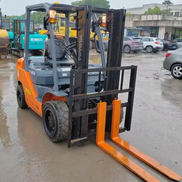 Mini Toyota 3.5 Ton Diesel Forklift Used With Solid Tyre Original Japan