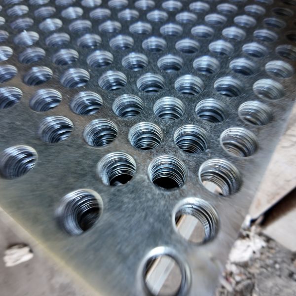 2.5mm Thick Galvanized Perforated Mesh for Balcony Protection