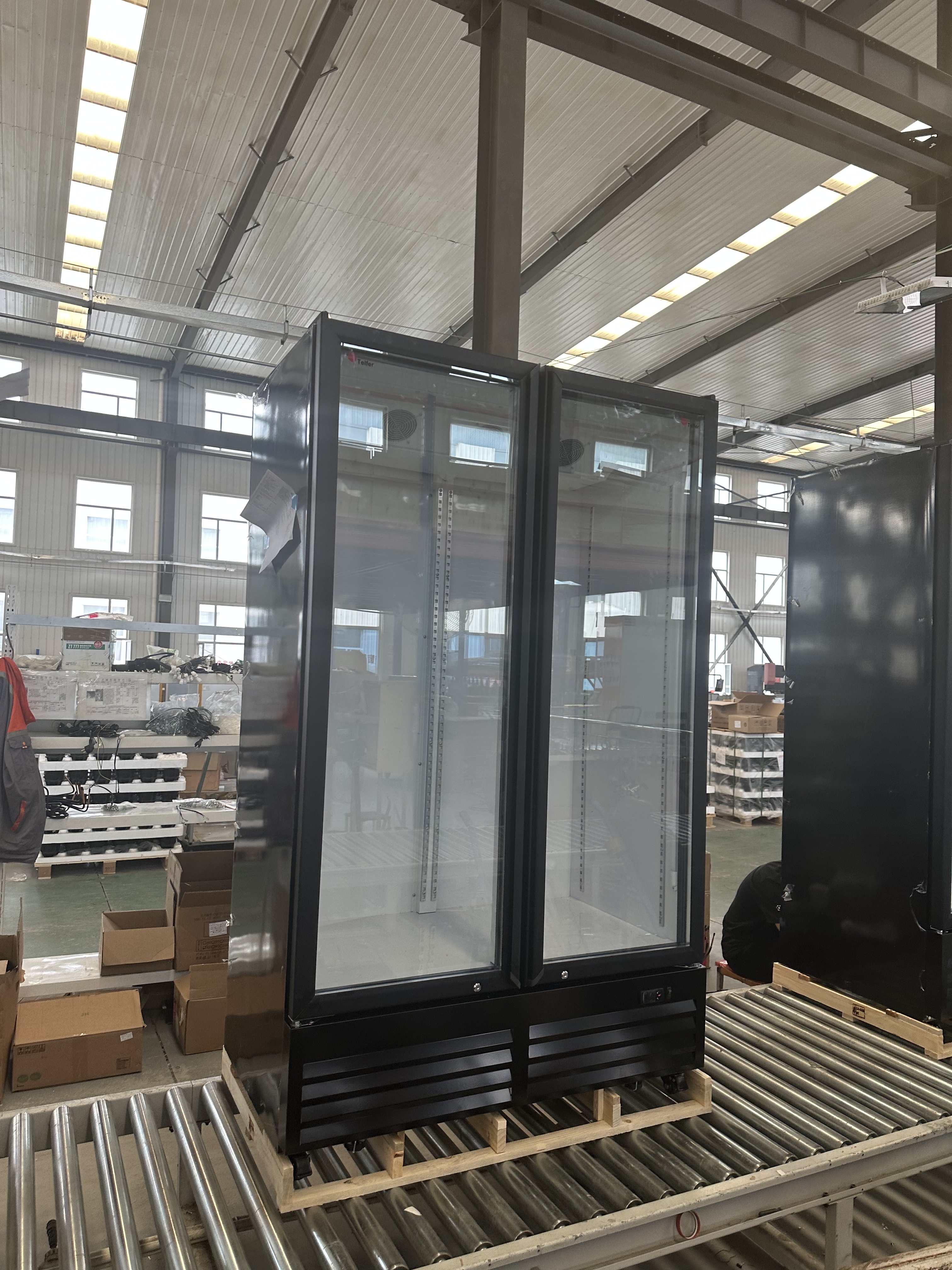 2 Doors Commercial Glass Door Cooler Featuring Tempered Glass Doors Perfect for Convenience Stores Supermarkets and Cafes