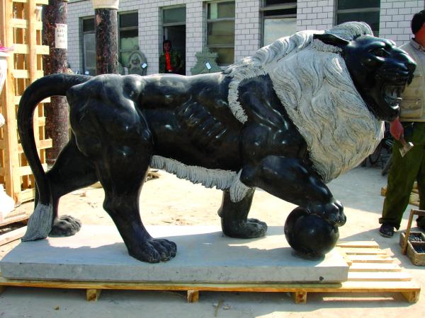 Black Outdoor 120cm Lion Statue With Ball Stone Carving Sculpture