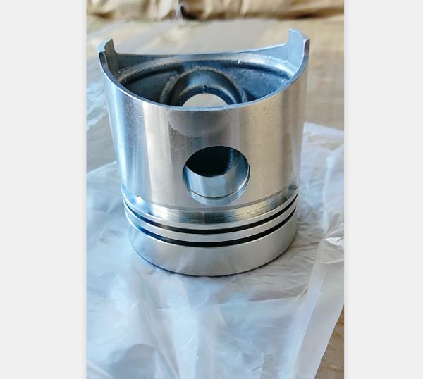 Kubota V1502  Engine Piston With  Pin Clips Alfin