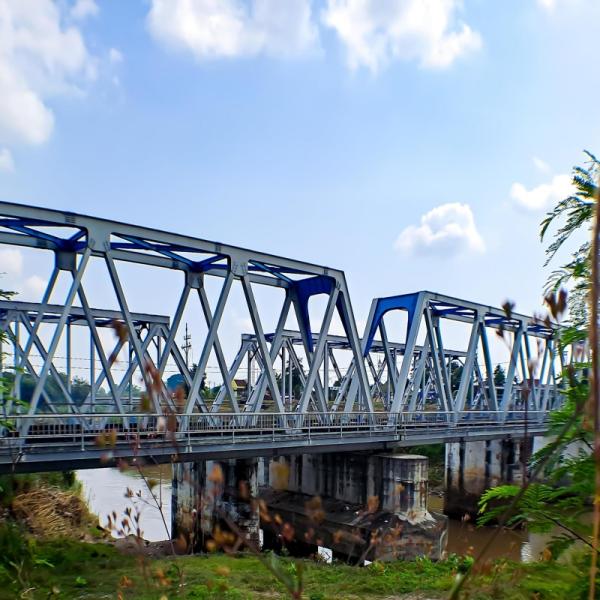 Prefabricated Steel Pedestrian Bridges Wide Span Metal Walkway Bridge Steel Structure