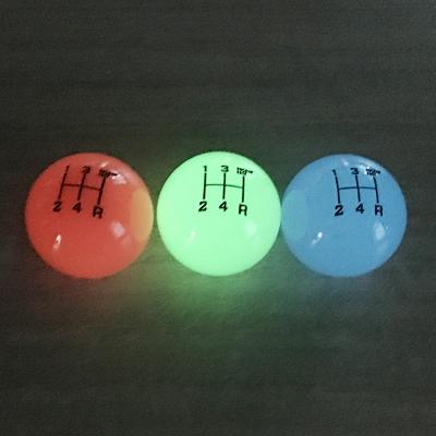 O fulgor luminoso da bola no botão escuro M12x1.25 do deslocamento de vara da engrenagem rosqueou o botão do deslocamento