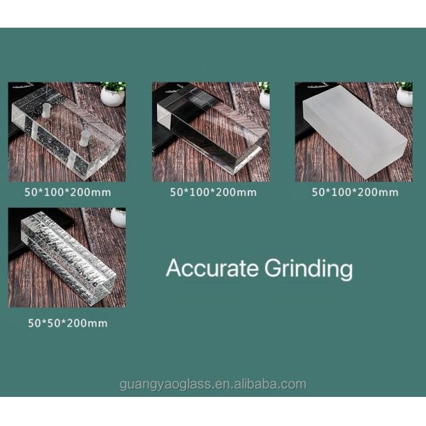 Les briques colorées en verre murent le solide clair dur pour construire la décoration intérieure